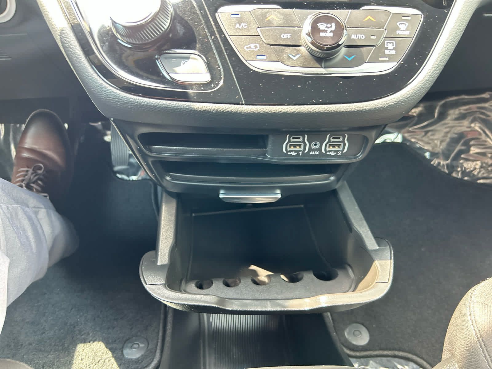 Used 2024 Chrysler Pacifica Touring FWD image 15