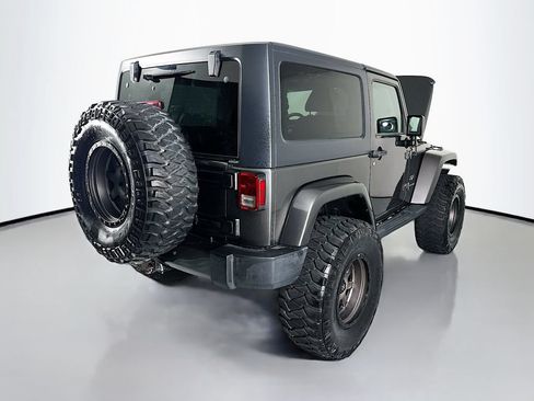 Used 2018 Jeep Wrangler Sahara w/ Connectivity Group AWD/4WD image 9