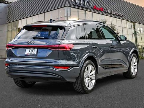 Used 2025 Audi Q6 e-tron Premium w/ Convenience Package image 4