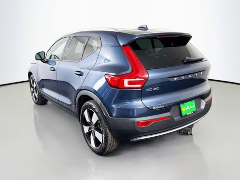 Used 2021 Volvo XC40 T5 Momentum w/ Premium Package image 7