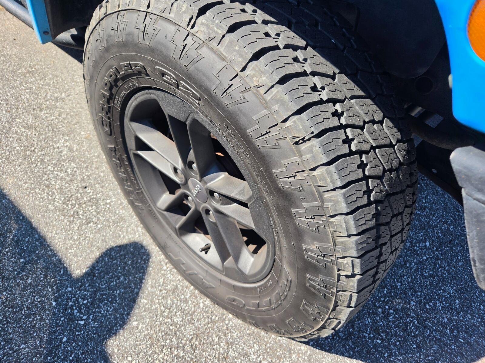 Used 2017 Jeep Wrangler Unlimited Sahara AWD/4WD image 4