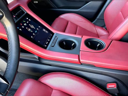 Used 2022 Porsche Taycan image 16