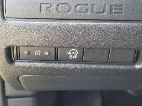 Used 2025 Nissan Rogue S AWD/4WD image 24