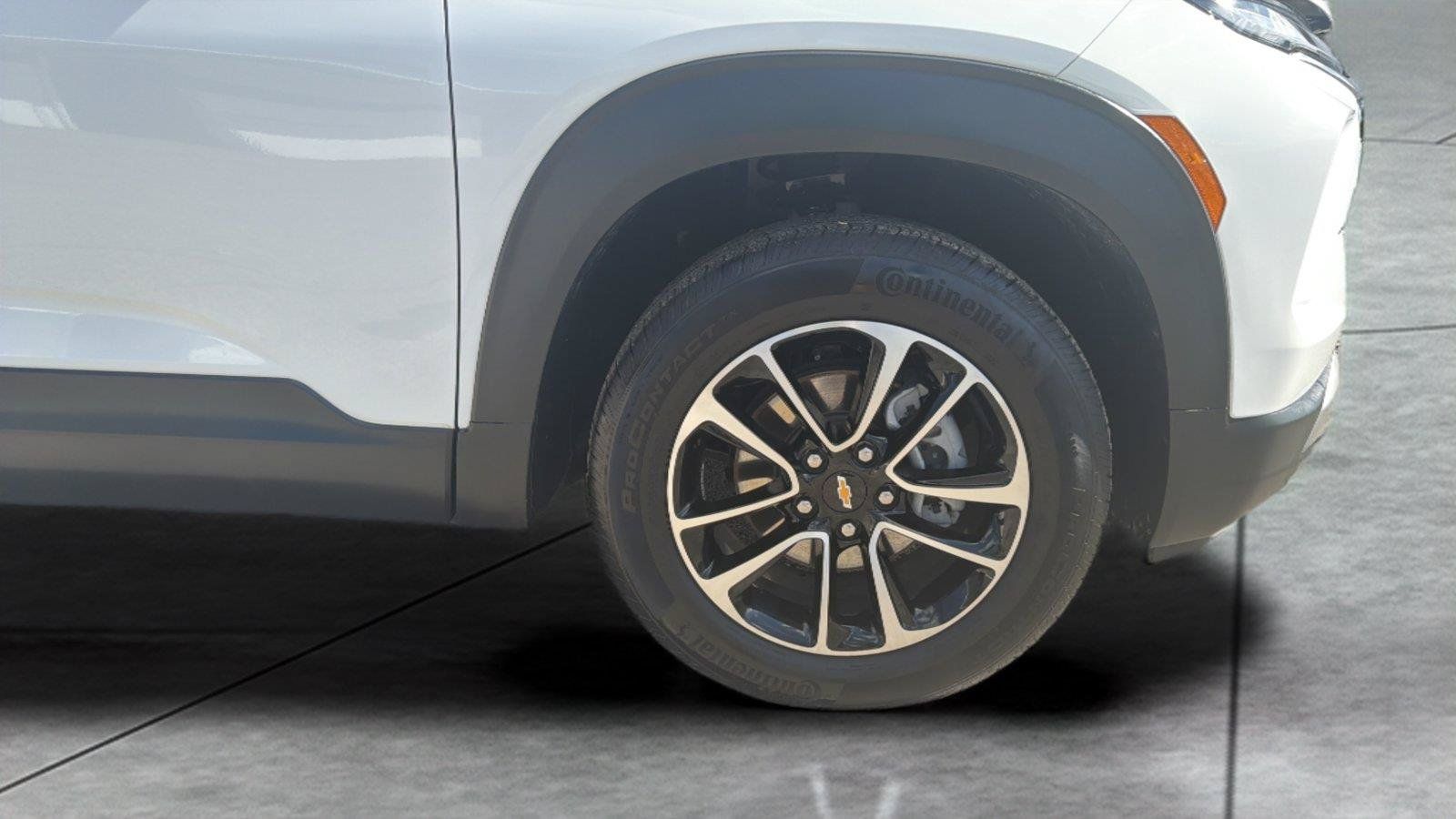 Used 2025 Chevrolet TrailBlazer LT w/ Driver Confidence Package AWD/4WD image 26