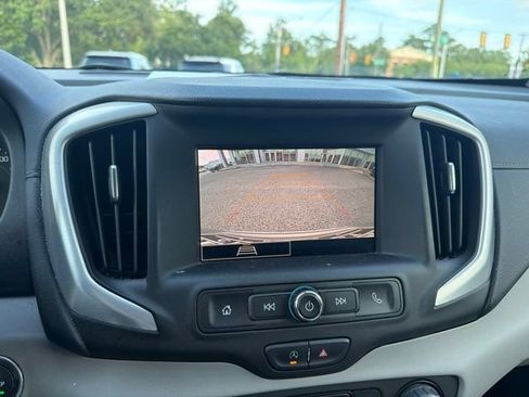Used 2024 GMC Terrain SLE FWD image 16