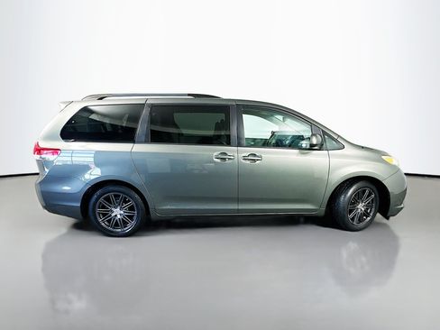 Used 2011 Toyota Sienna LE w/ Towing Pkg FWD image 8