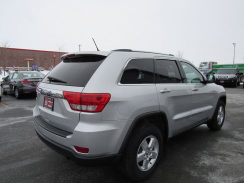 Used 2013 Jeep Grand Cherokee Laredo w/ Laredo E Group image 5