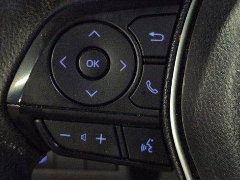 Used 2018 Toyota Camry FWD image 13