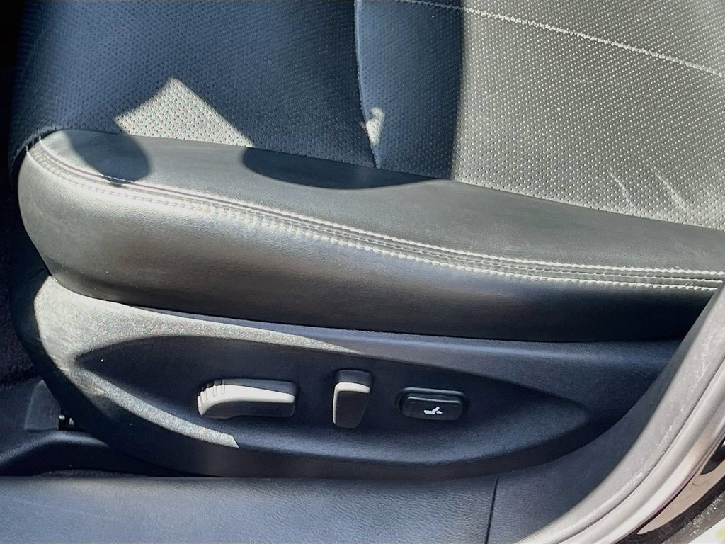 Used 2023 INFINITI Q50 Luxe w/ Cargo Package RWD image 19