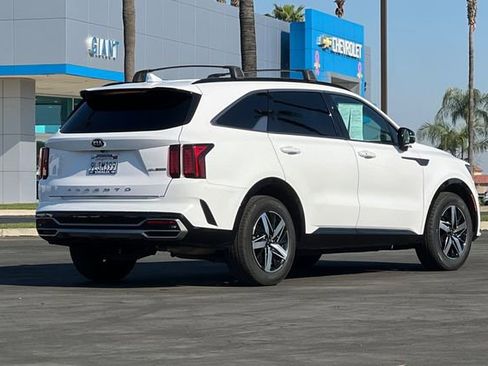 Used 2021 Kia Sorento EX image 4