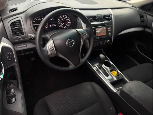 Used 2014 Nissan Altima 2.5 S w/ Display Audio Package FWD image 2