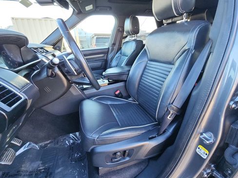 Used 2019 Land Rover Discovery HSE image 13