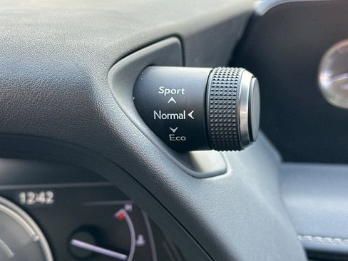 Used 2019 Lexus UX 250h w/ Accessory Package image 34