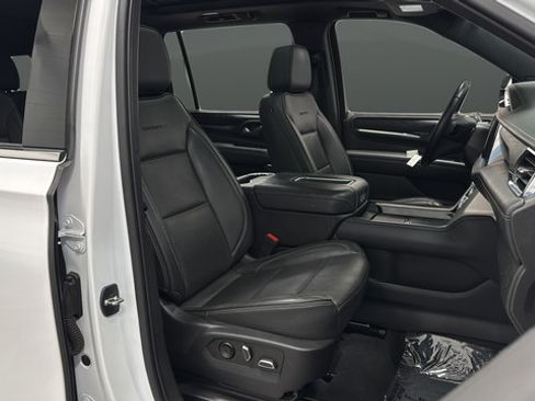 Used 2023 GMC Yukon XL Denali AWD/4WD image 24