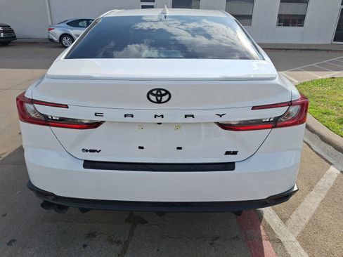 Used 2025 Toyota Camry SE w/ Convenience Package image 5