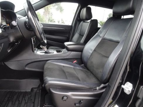 Used 2020 Jeep Grand Cherokee Altitude RWD image 7