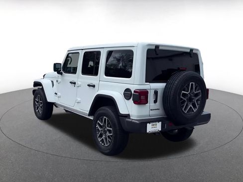 Used 2025 Jeep Wrangler Unlimited Sahara AWD/4WD image 10