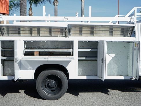 Used 2017 Ford F550 XL image 11