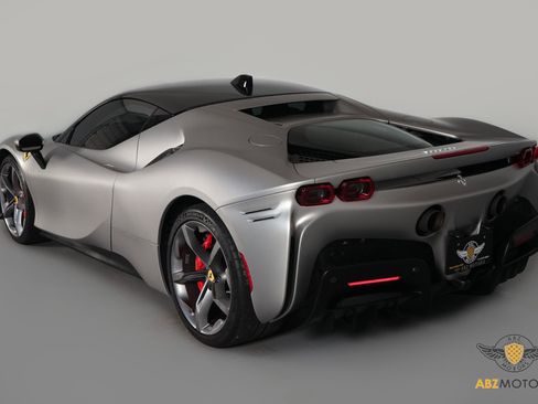 Used 2021 Ferrari SF90 Stradale AWD/4WD image 7
