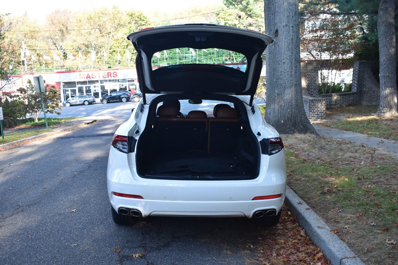 Used 2021 Maserati Levante AWD/4WD image 40