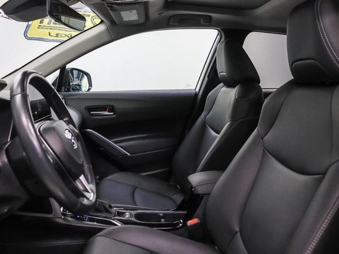 Used 2023 Toyota Corolla Cross XLE w/ Convenience Package FWD image 20