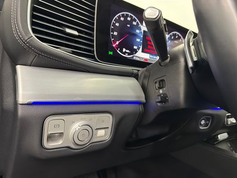 Used 2025 Mercedes-Benz GLS 450 4MATIC image 36