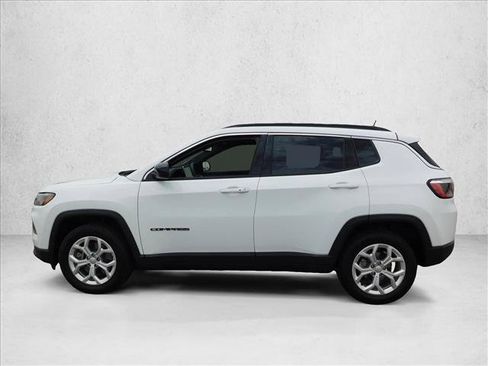 Used 2024 Jeep Compass Latitude AWD/4WD image 15