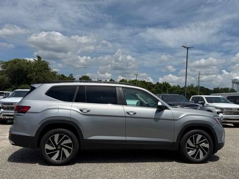 Used 2025 Volkswagen Atlas SE AWD/4WD image 5