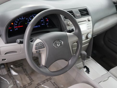 Used 2011 Toyota Camry LE FWD image 19