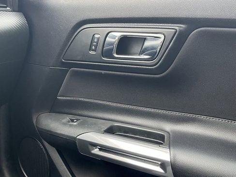 Used 2016 Ford Mustang Convertible image 29