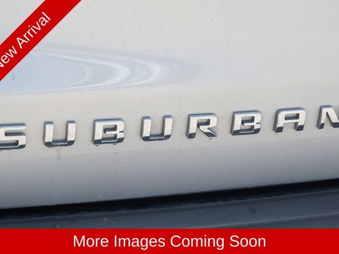 Used 2019 Chevrolet Suburban LT w/ Luxury Package RWD image 10
