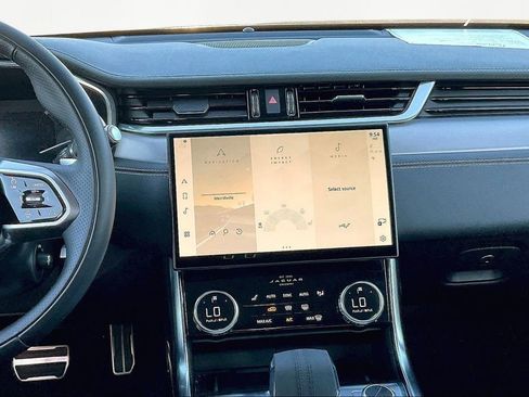 Used 2022 Jaguar XF R-Dynamic SE image 11