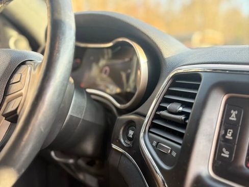 Used 2016 Jeep Grand Cherokee Limited image 22