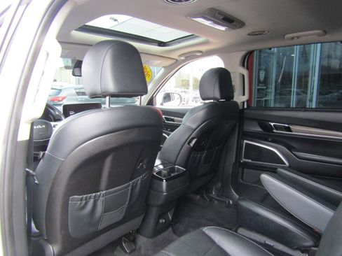 Used 2022 Kia Telluride EX w/ EX Premium Package image 25