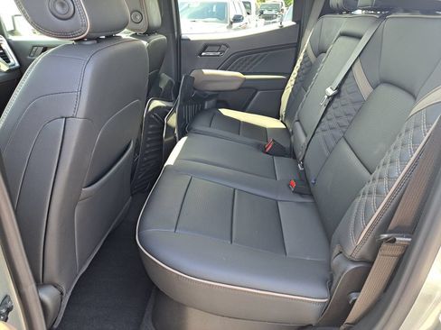 Used 2025 GMC Canyon Denali AWD/4WD image 25
