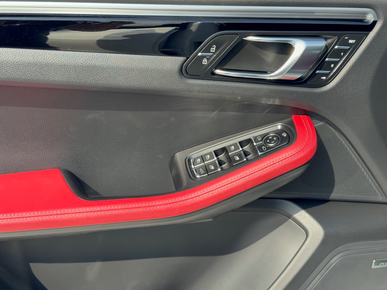 Certified 2024 Porsche Macan S AWD/4WD image 15