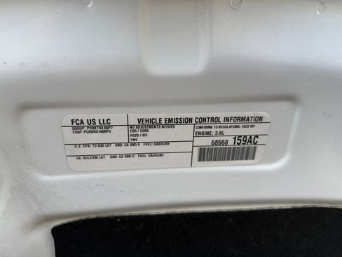 Used 2023 Chrysler Pacifica Touring-L image 15