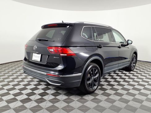 Used 2022 Volkswagen Tiguan SE w/ Panoramic Sunroof Package AWD/4WD image 4