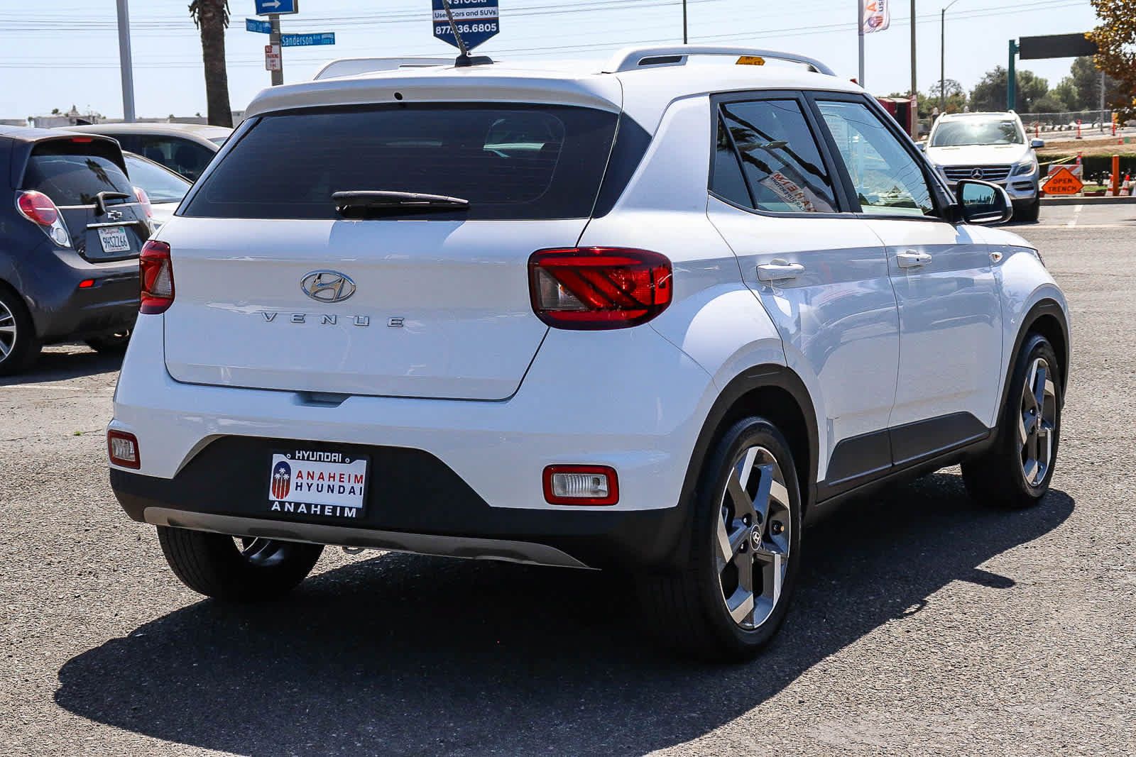 Used 2024 Hyundai Venue SEL FWD image 7