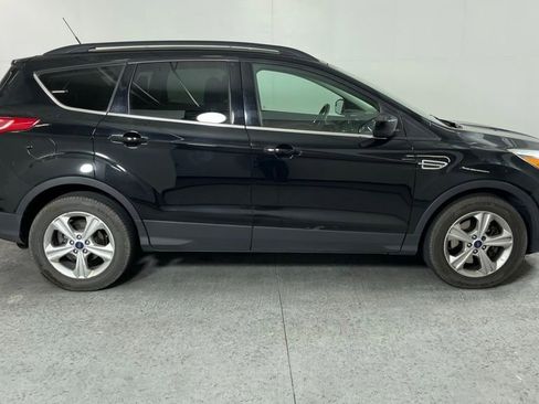 Used 2016 Ford Escape SE w/ Equipment Group 201A AWD/4WD image 2