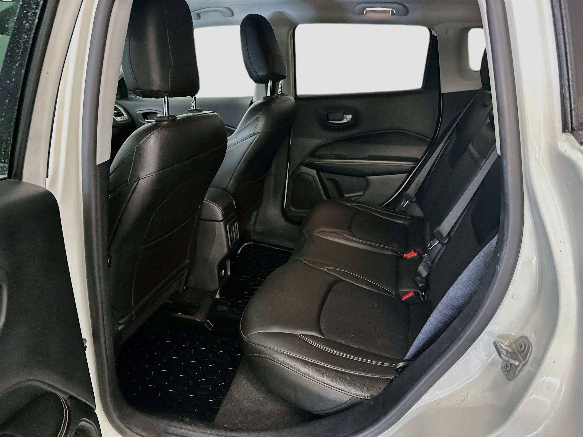 Used 2018 Jeep Compass Latitude AWD/4WD image 28