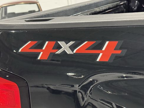 Used 2019 Chevrolet Silverado 1500 LT w/ All Star Edition image 21