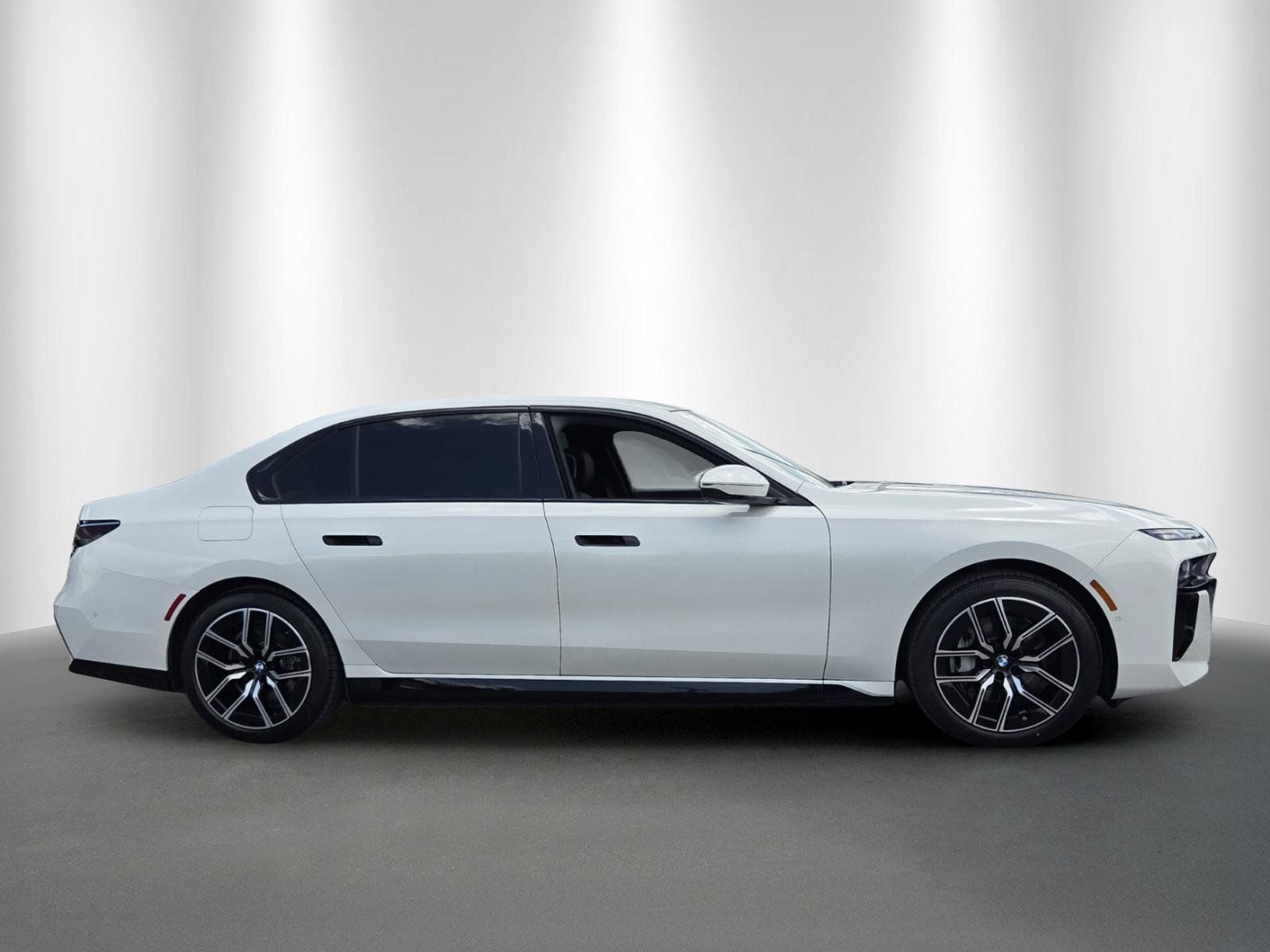 Certified 2025 BMW i7 xDrive60 AWD/4WD image 8