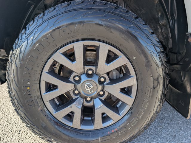 Used 2020 Toyota Tacoma SR5 RWD image 20