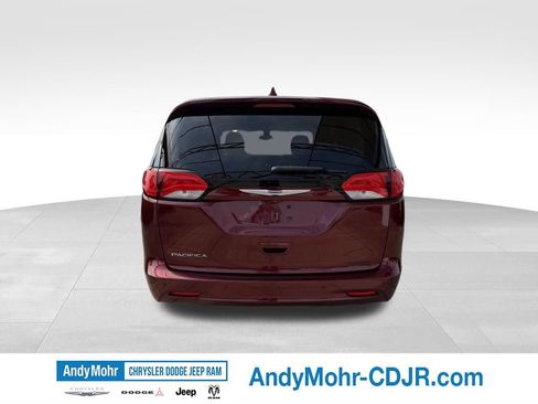 Used 2017 Chrysler Pacifica Touring FWD image 6