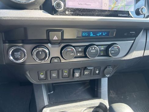 Used 2021 Toyota Tacoma TRD Off-Road w/ Technology Package AWD/4WD image 27