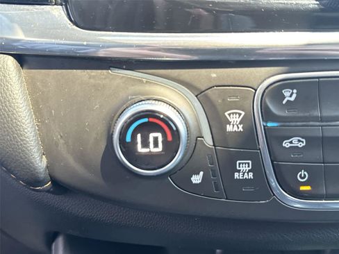 Used 2018 Chevrolet Traverse LT w/ LPO, 'HIT The Road' Package AWD/4WD image 19