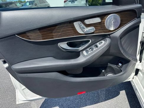 Used 2018 Mercedes-Benz C 300 4MATIC Sedan image 11