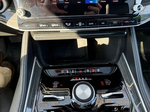 Used 2022 Jeep Wagoneer Series III w/ Premium Group I image 30