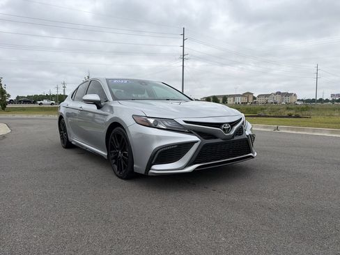 Used 2022 Toyota Camry XSE FWD image 7
